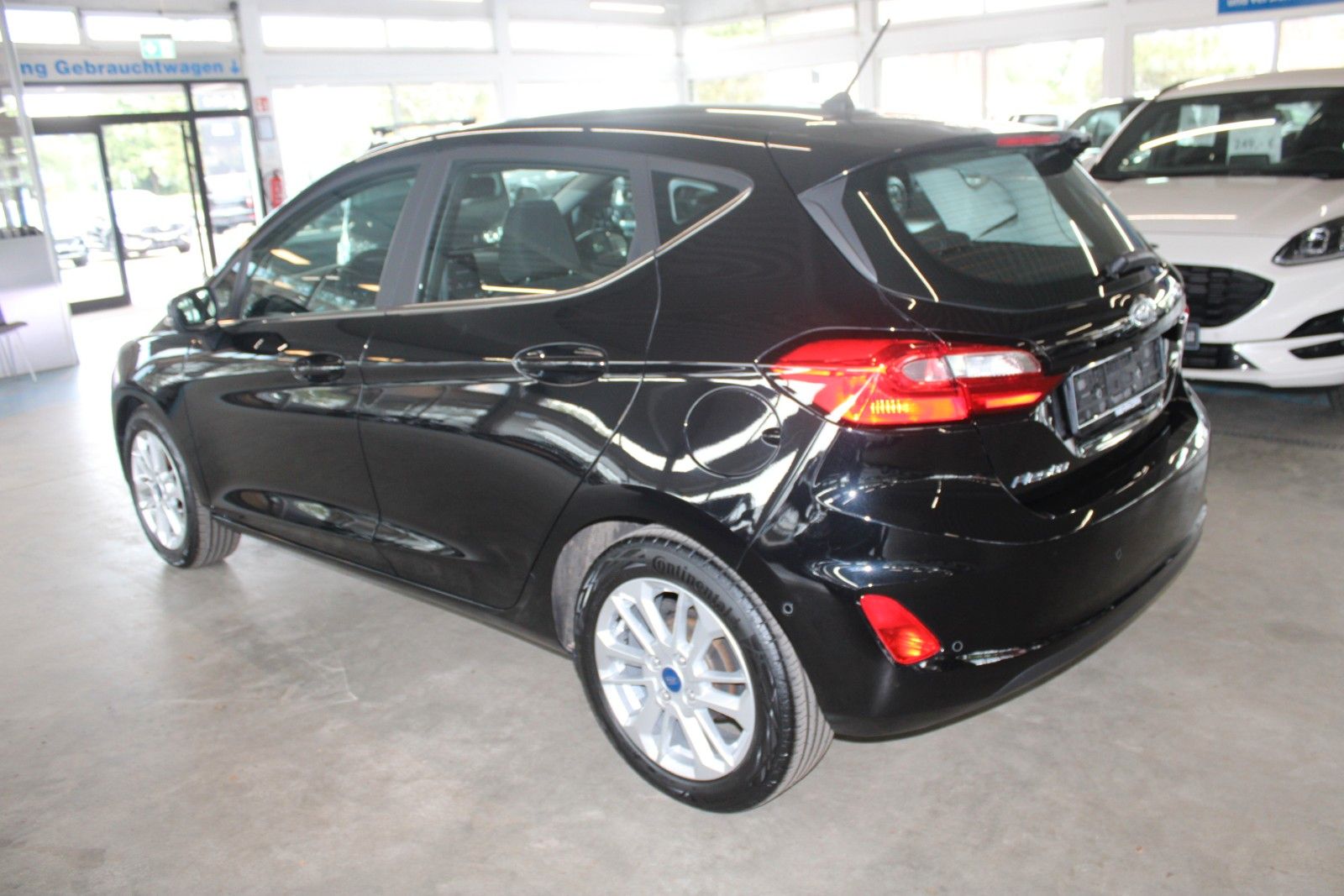 Fahrzeugabbildung Ford Fiesta Titanium 5-T LED RFK PANODACH ACC WinterP