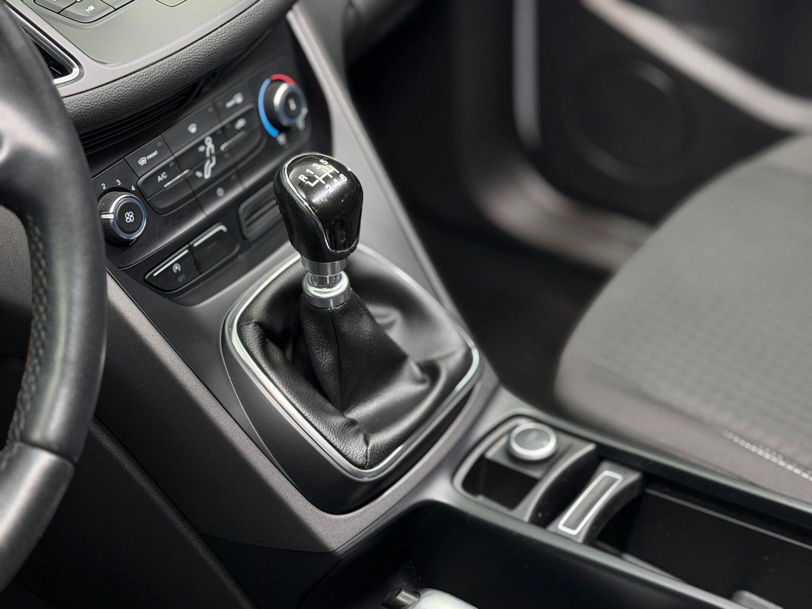 Fahrzeugabbildung Ford Grand C-Max |7-SITZER|PDC|TEMPOMAT