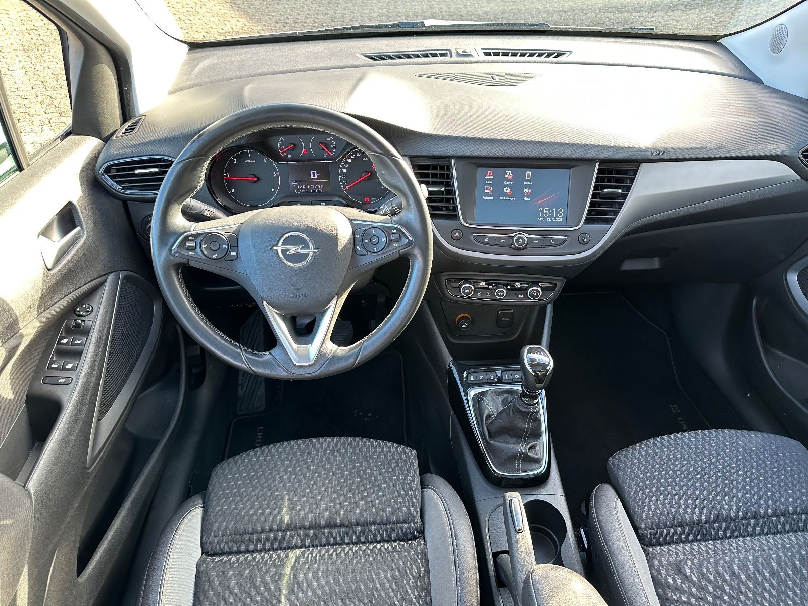 Fahrzeugabbildung Opel Crossland 1.6 D Edition AHK/Pano/LED/Keyless/GRA