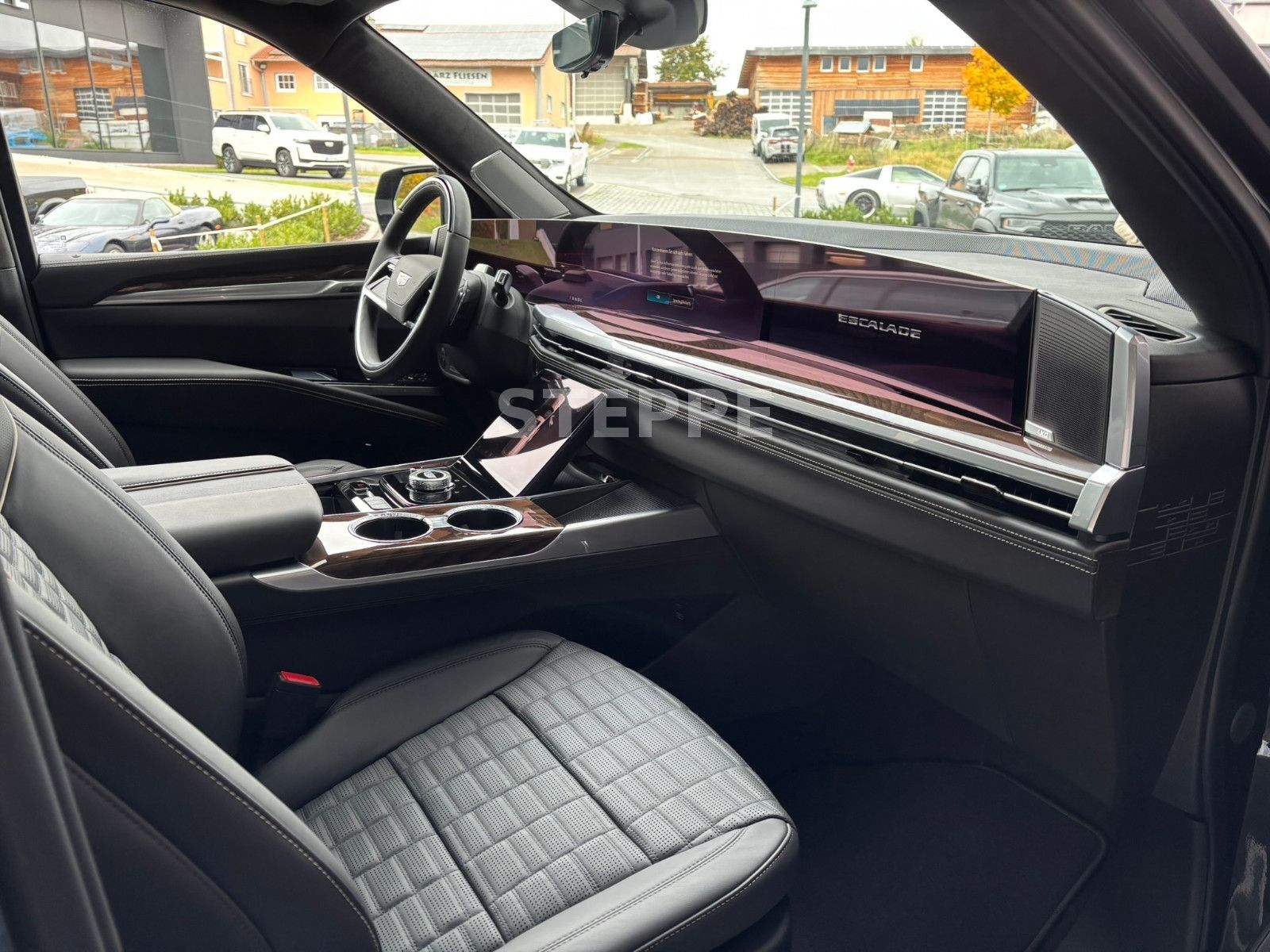 Cadillac Escalade FACELIFT MY26 6.2 V8 Platinum Luxury24"