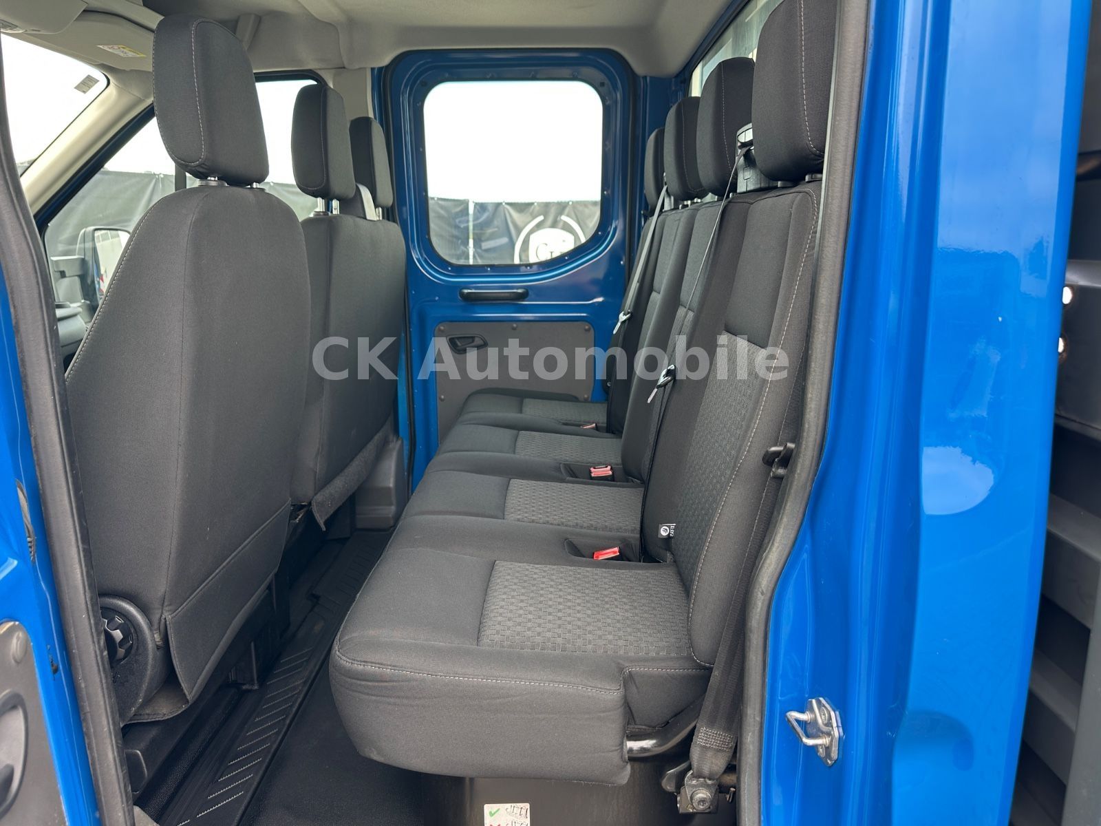 Fahrzeugabbildung Ford Transit Pritsche 350 L3 DoKa Trend/7 Sitze/AHK