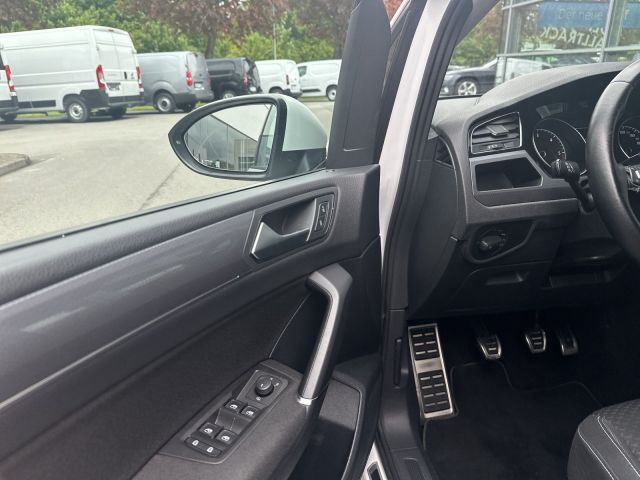 Touran 2.0 TDI Active NAVI ACC 16 ALU FAMILY-P.