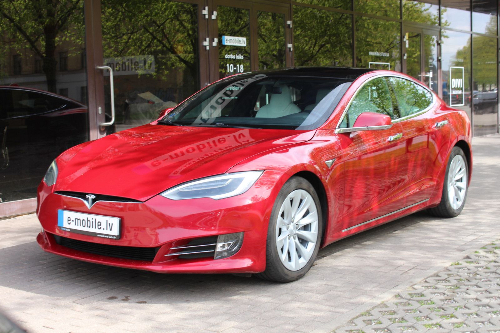 TESLA Model S