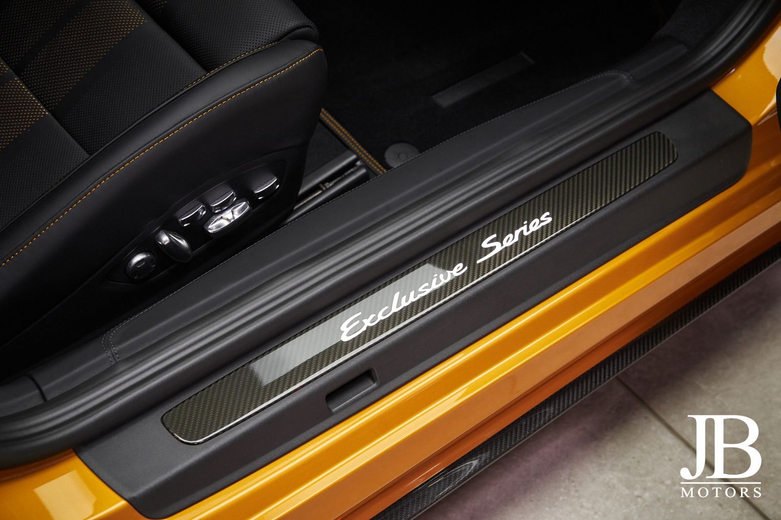 Fahrzeugabbildung Porsche 911 Turbo S Exclusive Series Burmester Lift