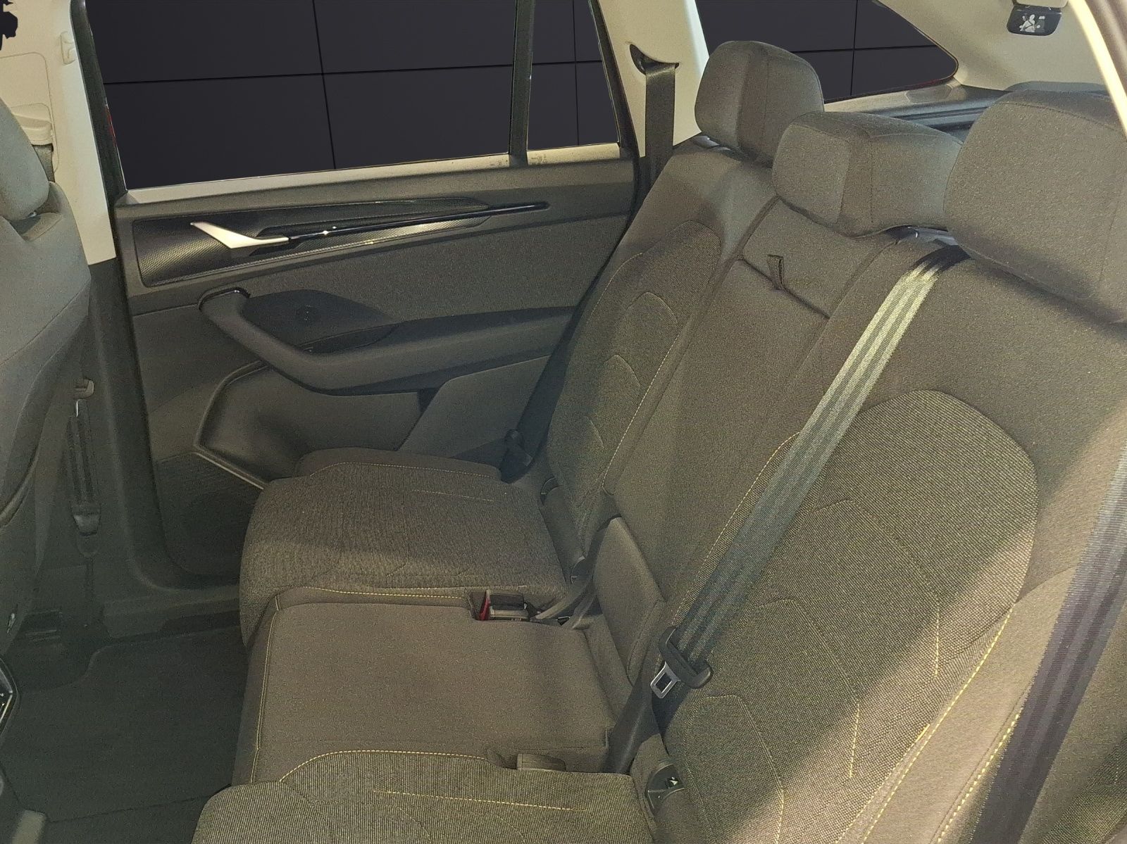 Fahrzeugabbildung SKODA Kodiaq TSI Selection DSG 4x4 7-Si Matrix AHK Nav