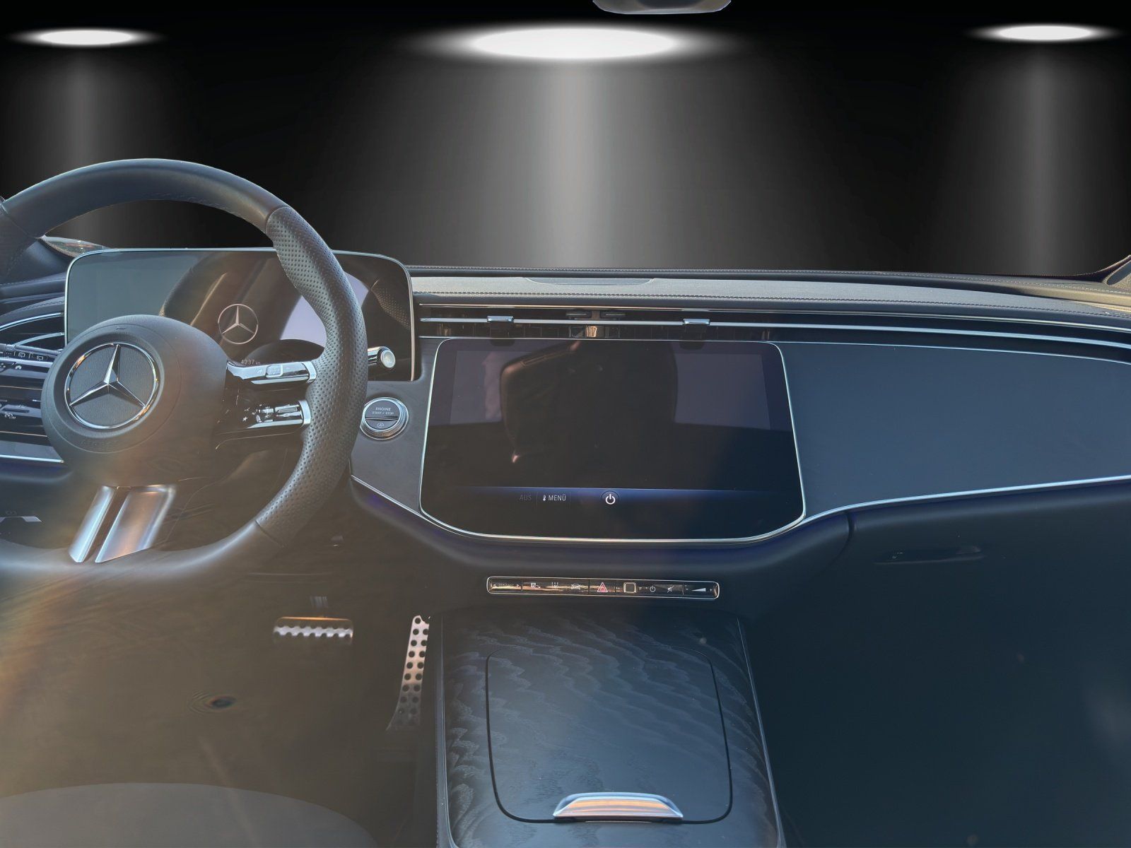 Fahrzeugabbildung Mercedes-Benz E 220 d 4M T AMG Standhzg PANO Distronic AHK