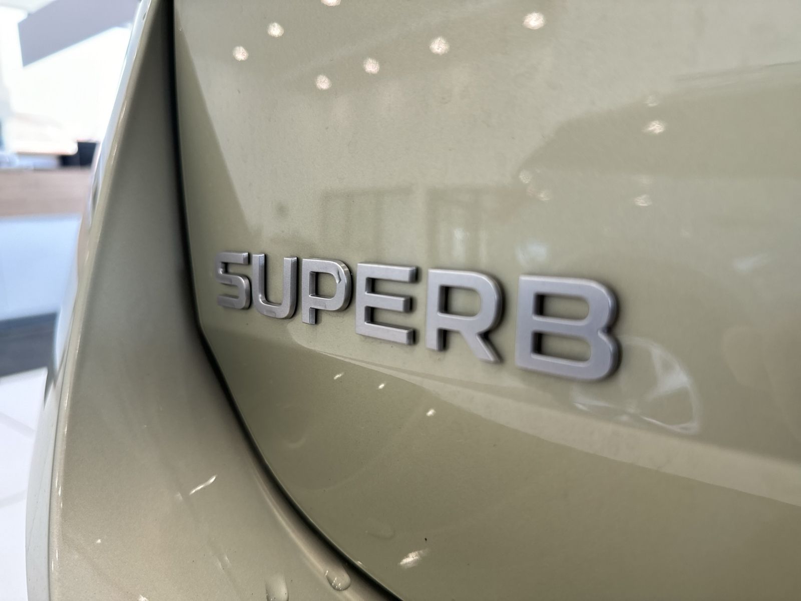 Superb Combi 2.0 TDI Selection, AHK, Matrix LED,