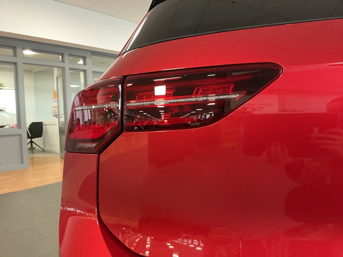 Fahrzeugabbildung Volkswagen Golf VIII Active 1.5 eTSI DSG Pano LED