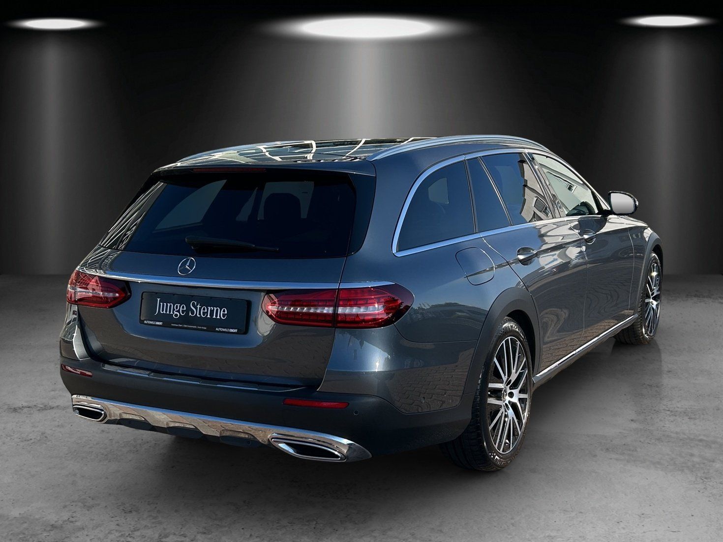 Fahrzeugabbildung Mercedes-Benz E220d 4M Tl All-Terrain DISTRO Pano AHK Memo LED