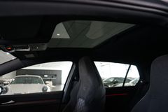 VW Golf 1.5 eTSI R-Line Black Style | Pano | HuD VW Golf 1.5 eTSI R-Line Black Style | Pano | HuD