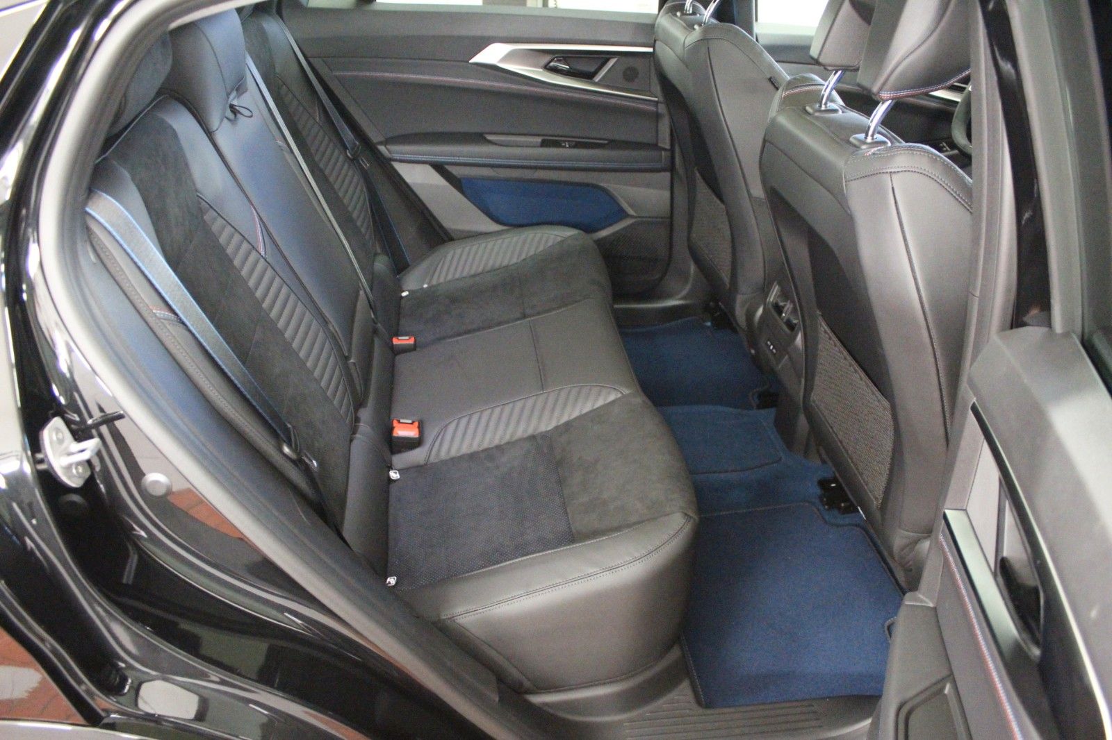 Fahrzeugabbildung Renault Rafale Hybrid E-Tech 4x4 300 PHEV Atelier Alpine