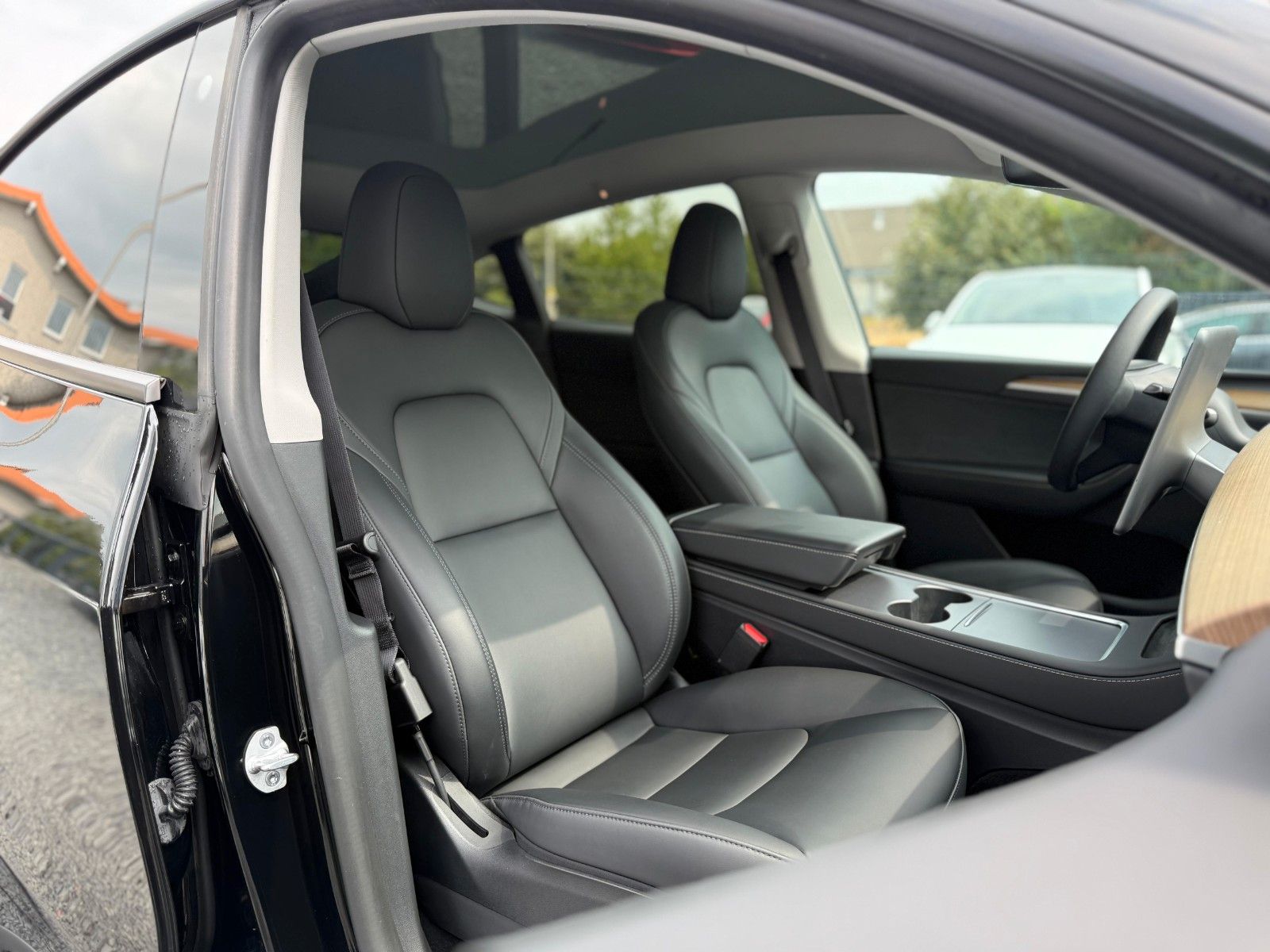 Tesla Model Y Long Range AWD Ryzen AHK 1.Hand MwSt. foto 10
