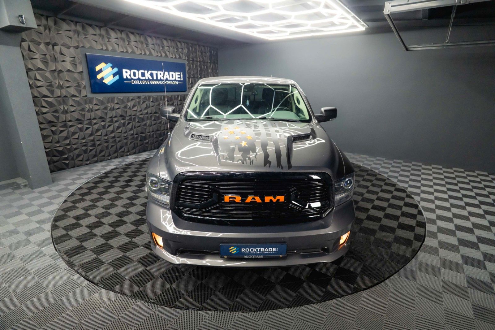 Fahrzeugabbildung Dodge RAM 5.7 V8 HEMI 4x4 OFFROAD Night-Paket *LED*