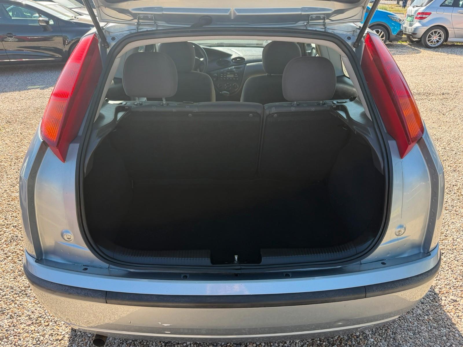 Ford Focus 2004 — photo 8