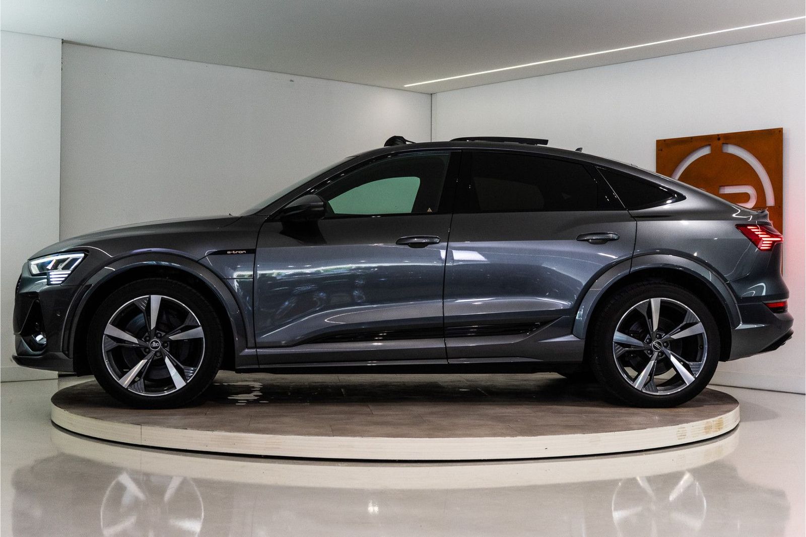 Audi e-tron Sportback S Quattro 95 kWh 504PK | Pano | imagem 3