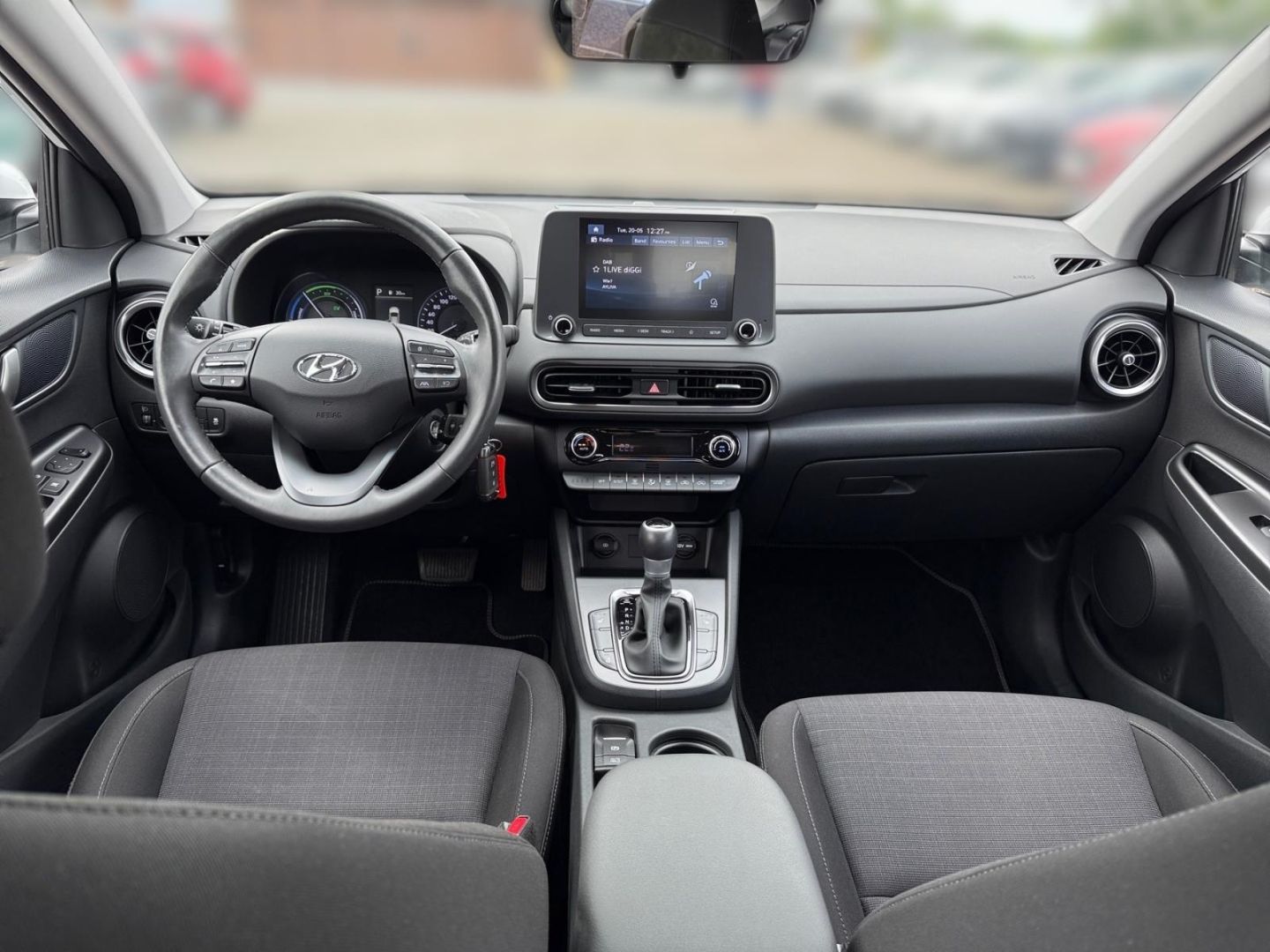 Fahrzeugabbildung Hyundai KONA 1.6 Hybrid Select Winterpaket Allwetterreif