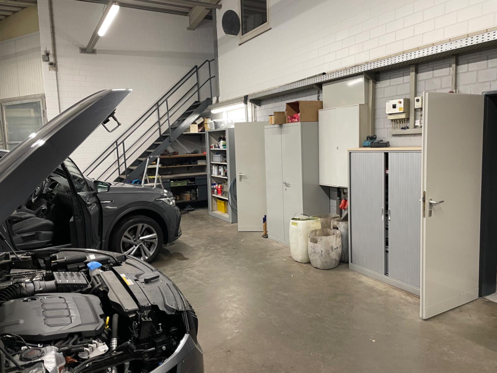showroom-image-top
