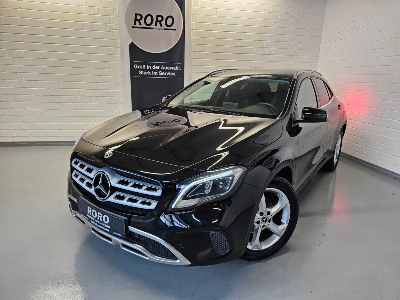 MERCEDES-BENZ GLA 200 Urban + LED/Navi/4Season/Klima/Teilleder