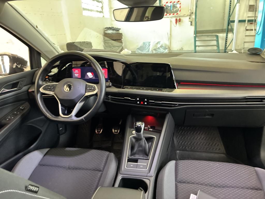 Fahrzeugabbildung Volkswagen Golf VIII TSI Active Standhzg. LEDplus Navi HUD