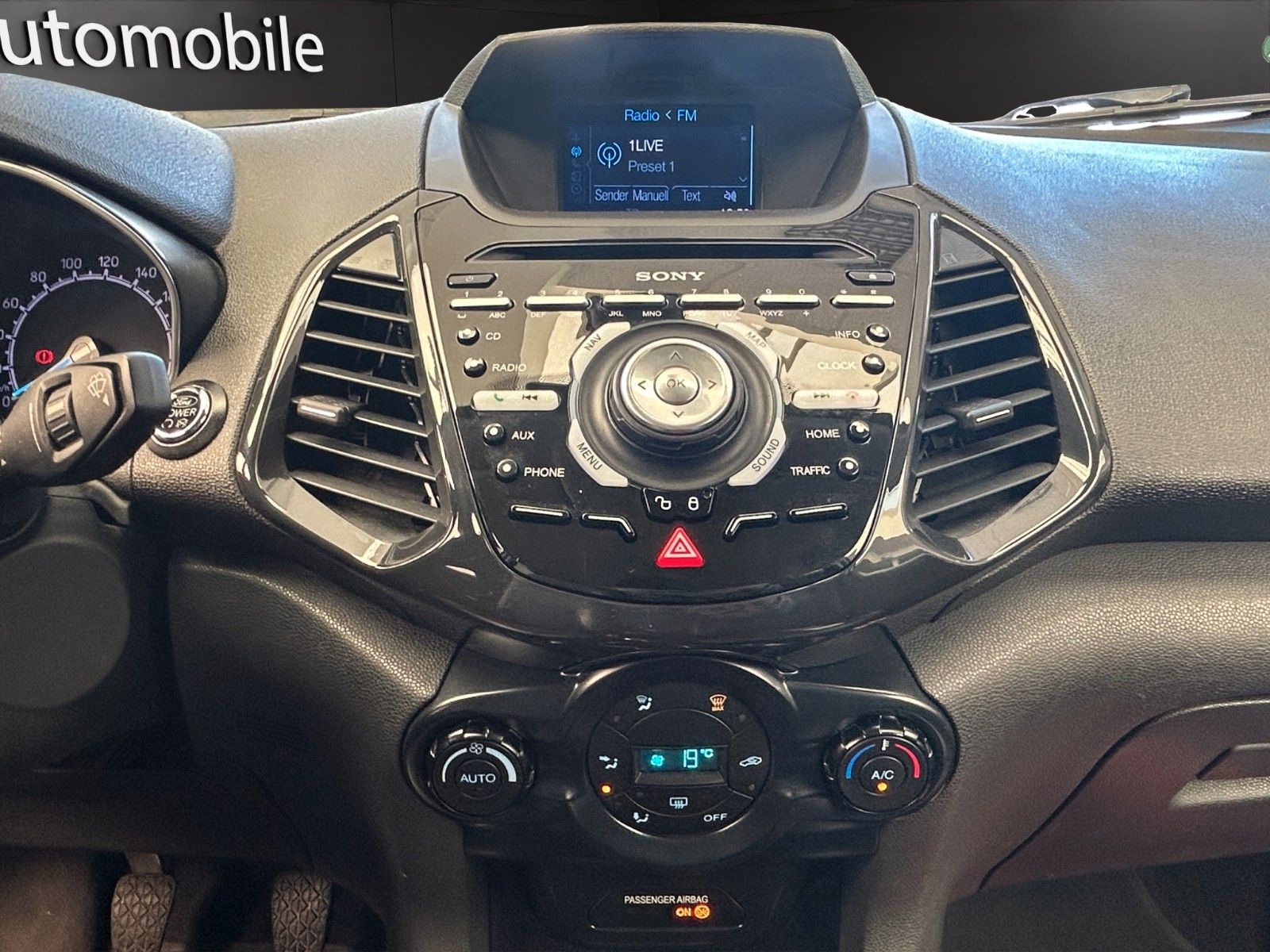 Fahrzeugabbildung Ford EcoSport Titanium/ 1.Hand /Klima/Navi/PDC/SHZ/