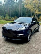Porsche Macan - -