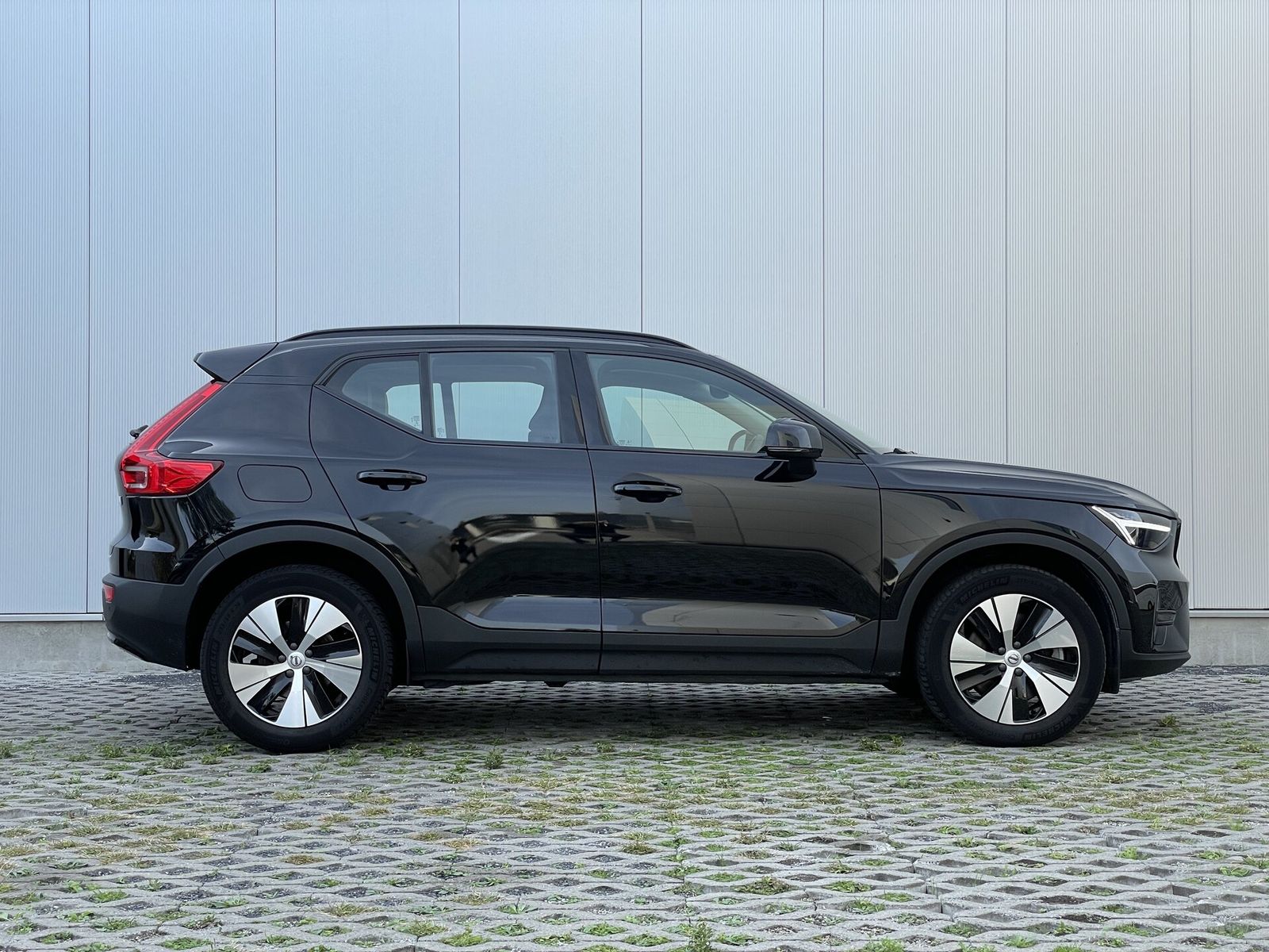 Volvo XC40 T4 Plus Dark CAM CC HK MEM HEAT 18" imagem 3
