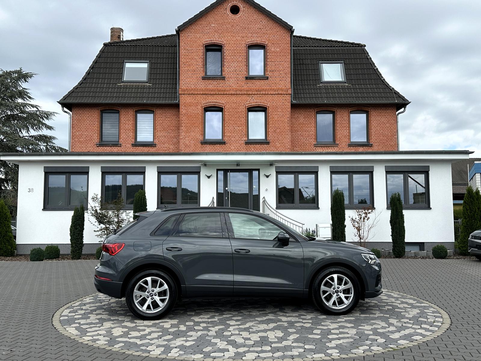 Audi Q3 S-Line Int. MATRIX NAVI SHZ APS eHECK