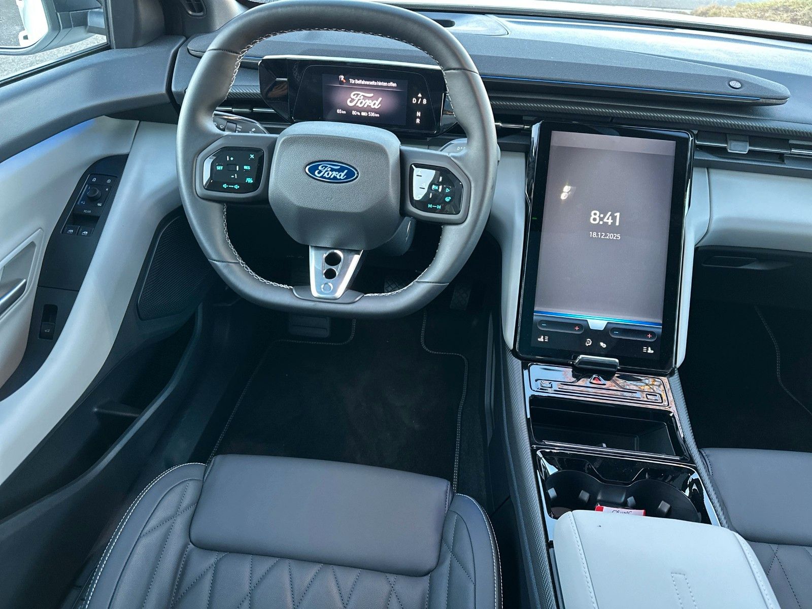 Fahrzeugabbildung Ford Capri AWD Premium, PANORAMADACH, AHK SCHWENKBAR