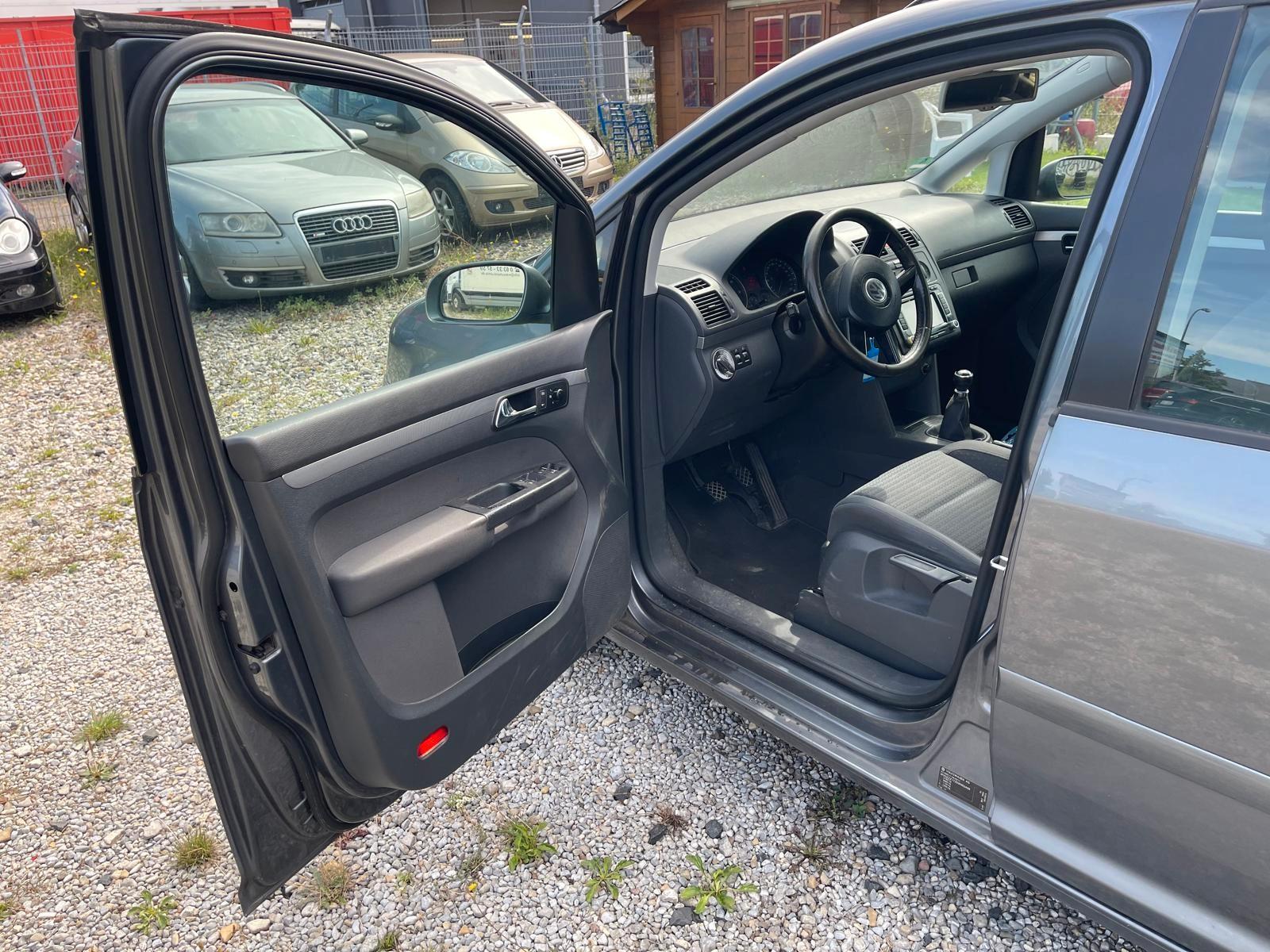Volkswagen Touran 2004 — photo 10