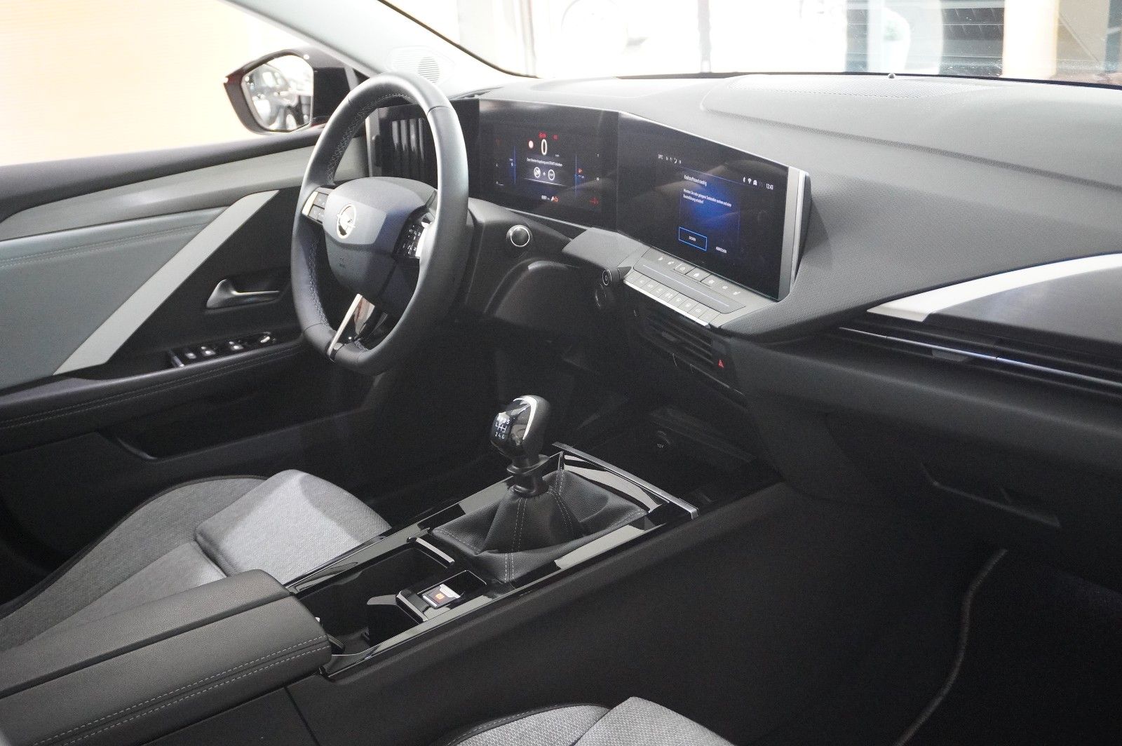 Fahrzeugabbildung Opel Astra L Lim. 1.2T ELEGANCE NAVI/LED/KAMERA/DAB+