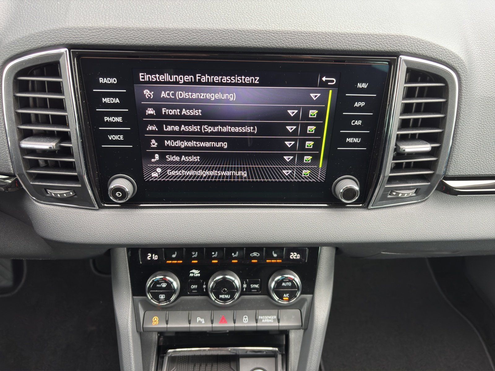 Fahrzeugabbildung SKODA Karoq Balance 1,5 TSI 110 kW DSG MATRIX/RFK/AHK