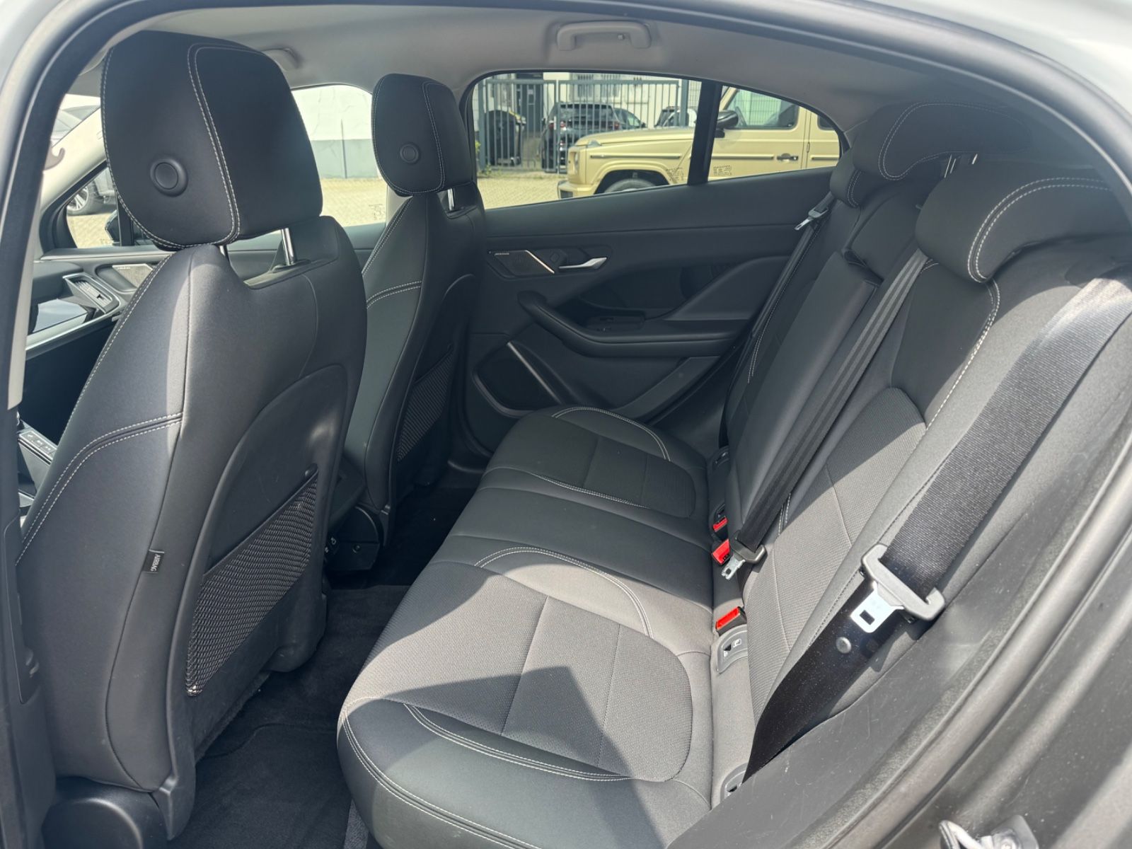 Fahrzeugabbildung Jaguar I-PACE 400 AWD/Black-Pack/CarPlay/MERIDIAN/89,6%