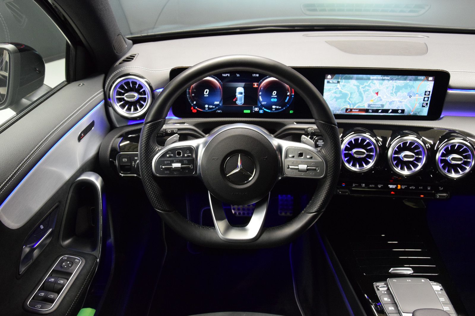 Fahrzeugabbildung Mercedes-Benz A 250 e Edition 2020 AMG Kamera LED MBUX Night