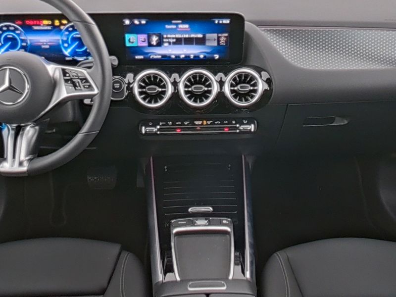 Fahrzeugabbildung Mercedes-Benz EQA 250+ BONUS+PANO+AMBIENTE+LENKRADHEIZ+KAMERA+