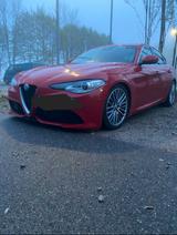 Alfa Romeo Giulia 2.0 Turbo 16V 206kW AT8-Q4 Veloce Veloce - Alfa Romeo aus 2020