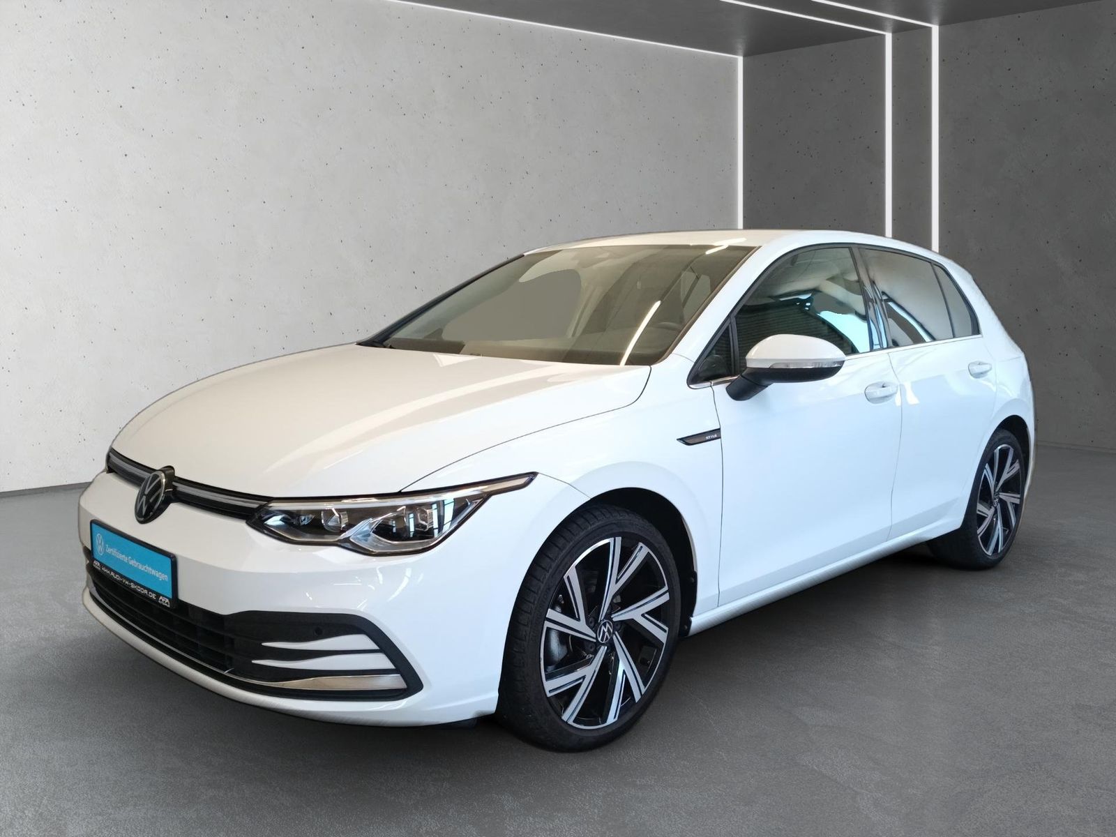Volkswagen Golf VIII 1.5 eTSI Style DSG RFK NAV ACC SHZ 18 foto 2
