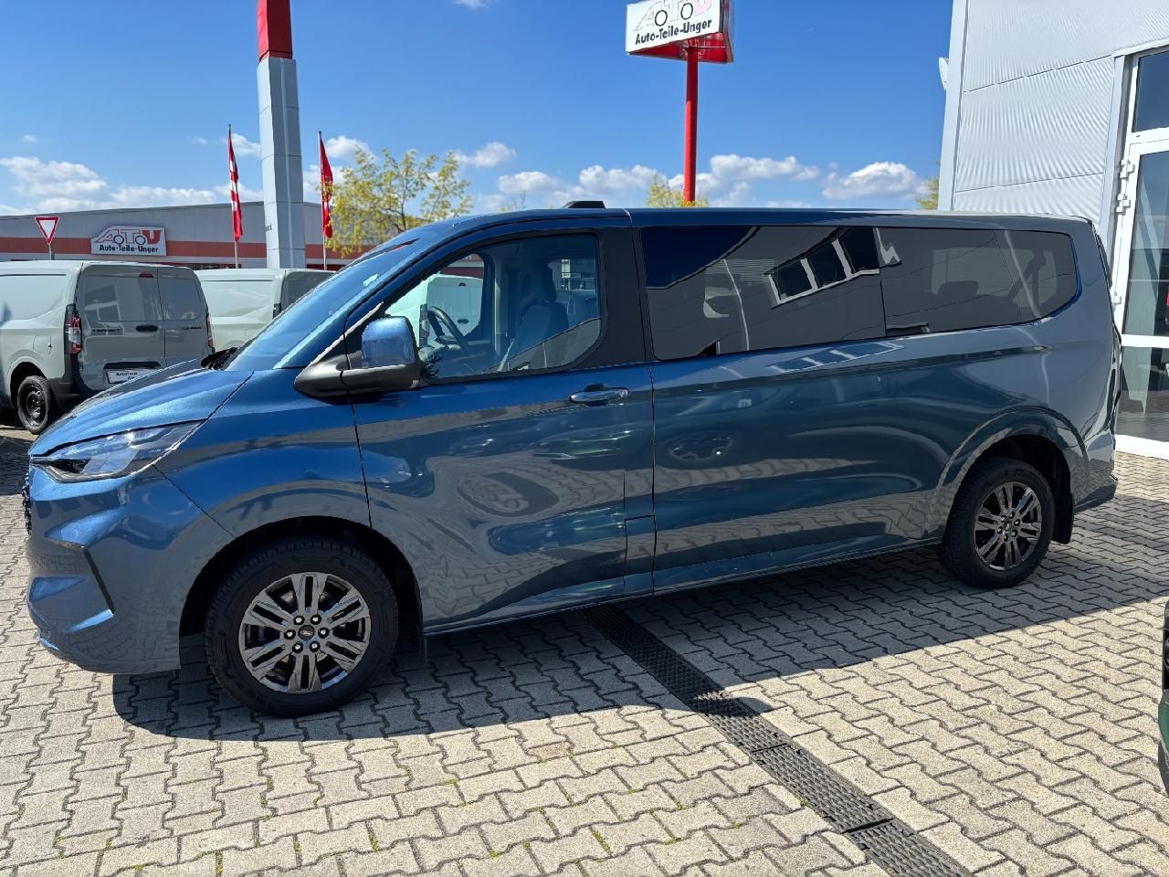 Ford Tourneo Custom Bus 320 L2 Tourneo Titanium FWD imagem 2