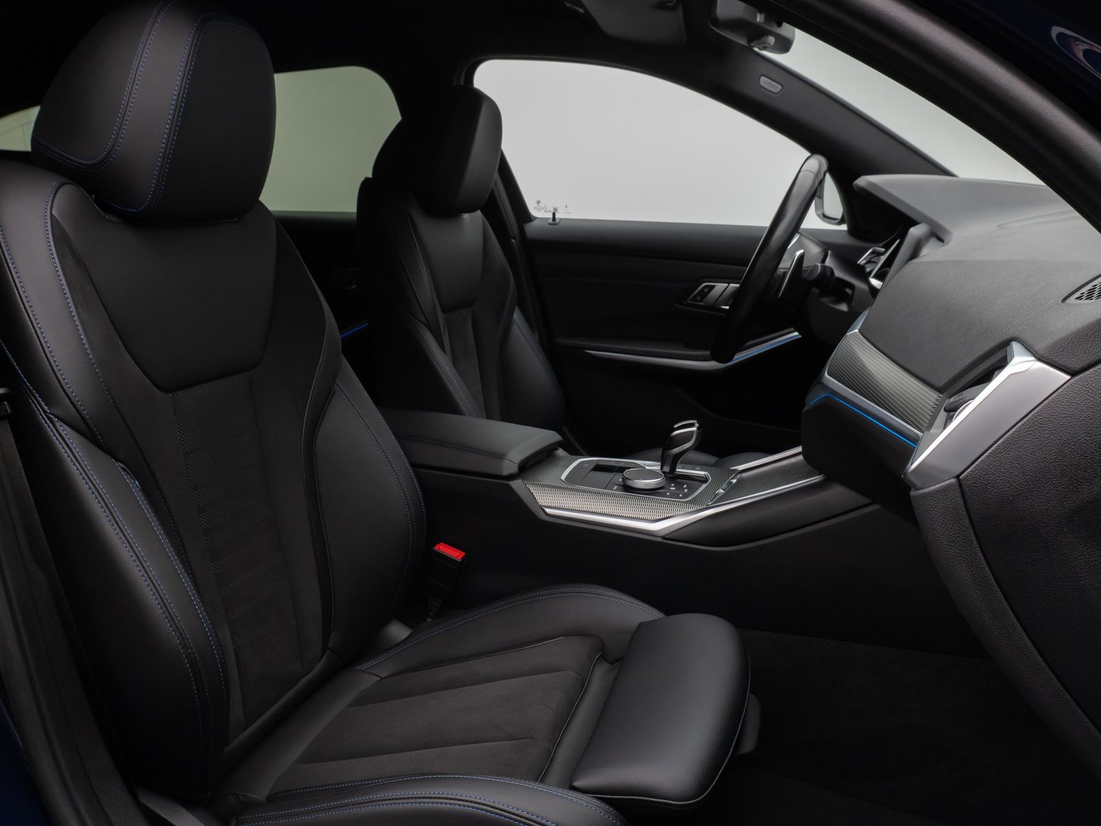 Fahrzeugabbildung BMW 330e  M Sport Laser Kamera HUD DAB HiFi Komfort