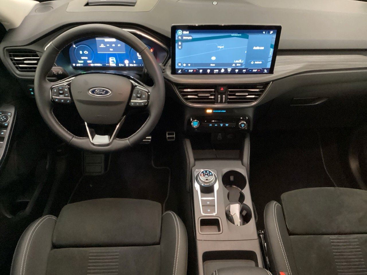Ford Kuga 2,5 PHEV Active X,el.AHK,19",HUD,4JGarant imagem 3