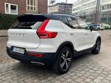 Volvo XC40 D3 R Design autom. PANO-Harmankardon-360 - Volvo XC40 von privat