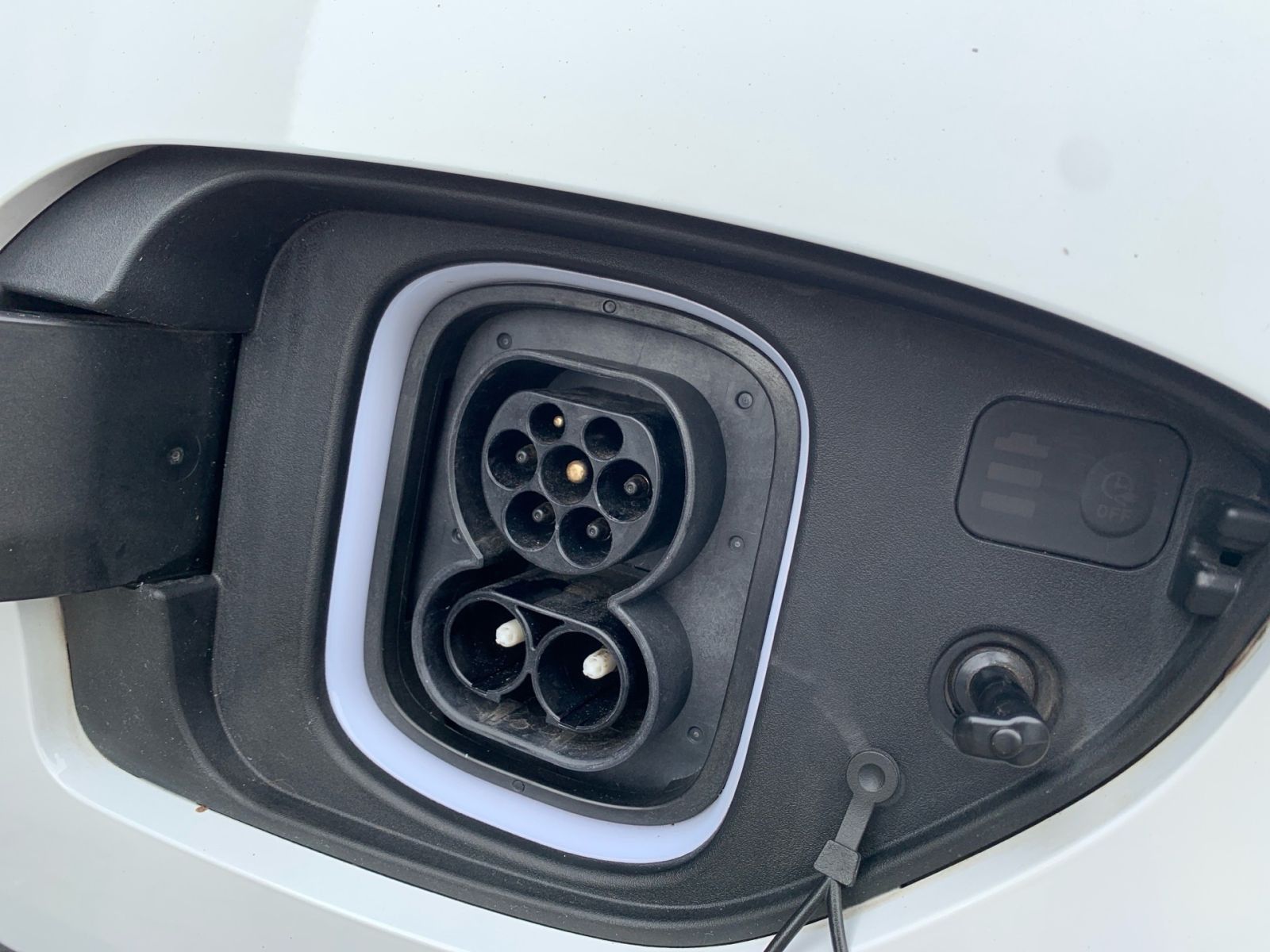 Fahrzeugabbildung Hyundai KONA Select Elektro 11 kW OBC Sitzheizung