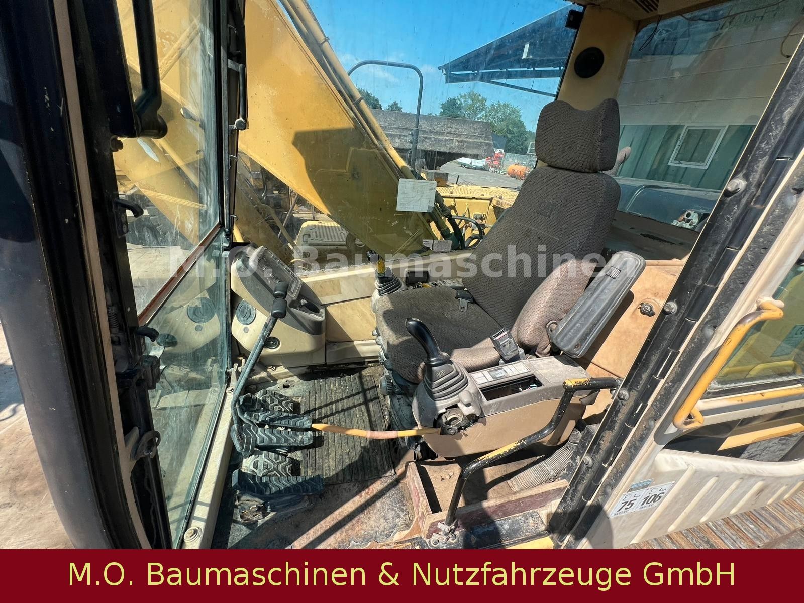 Fahrzeugabbildung CAT 322 BLN