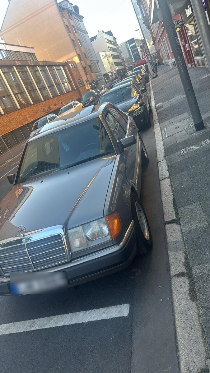 Mercedes-Benz 230
