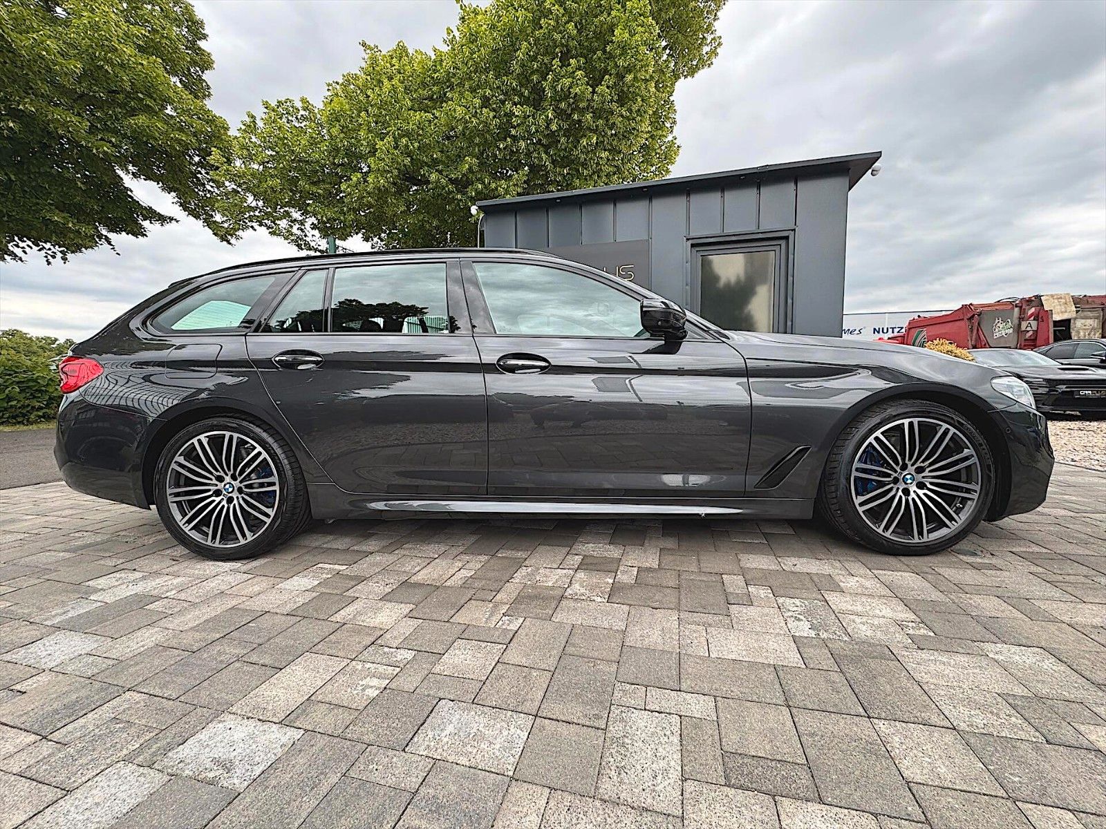 Fahrzeugabbildung BMW 530i M Sport Shadow Line *ACC*LED*Head-Up*360°*