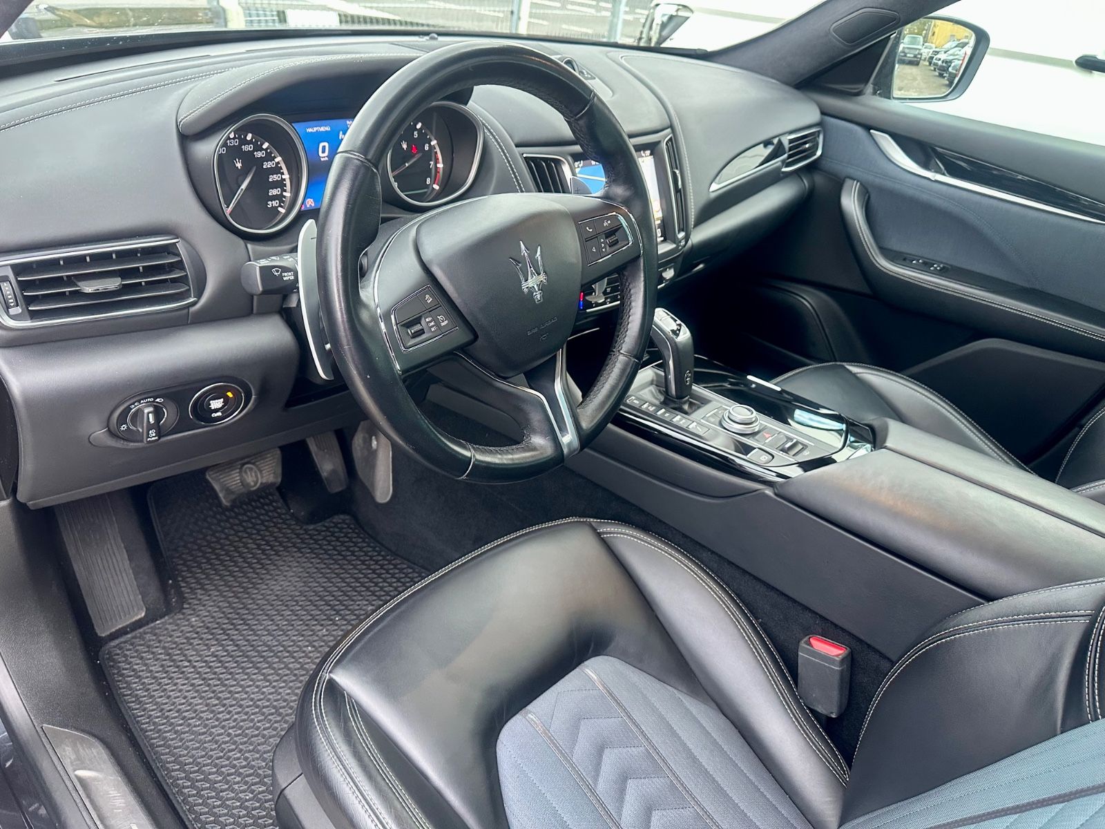 Fahrzeugabbildung Maserati LEVANTE GRANLUSSO Q4*SERVICE BEI MASERATI *