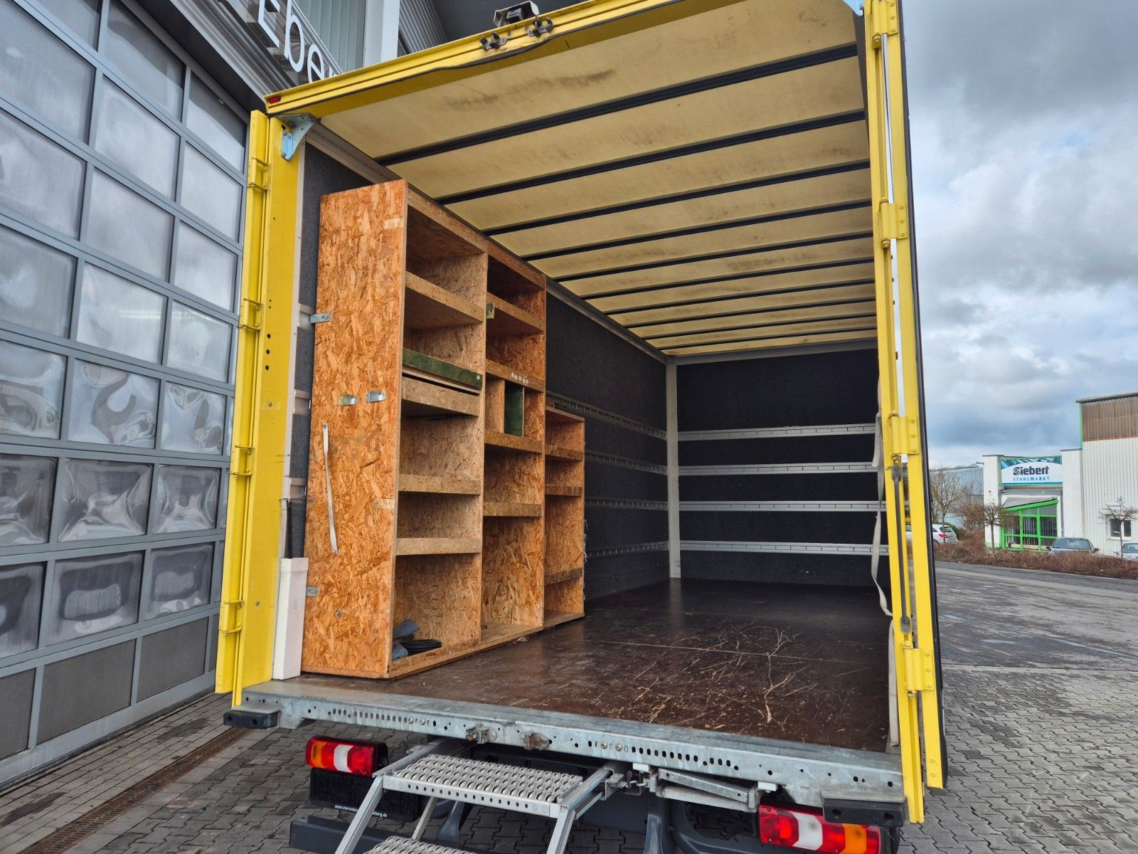 Fahrzeugabbildung Mercedes-Benz Atego 816 4x2 Möbelkoffer 3 Sitze