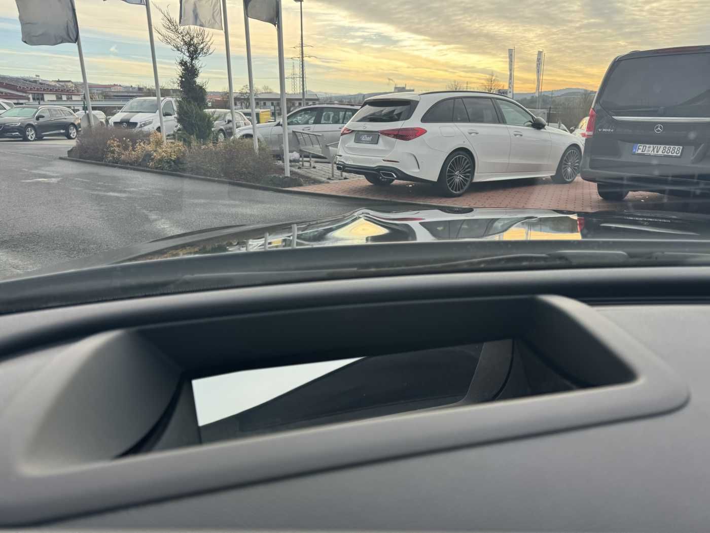 Fahrzeugabbildung Mercedes-Benz C 300d 9G AMG19'+Avantgarde+Distr+Digital +Ambie