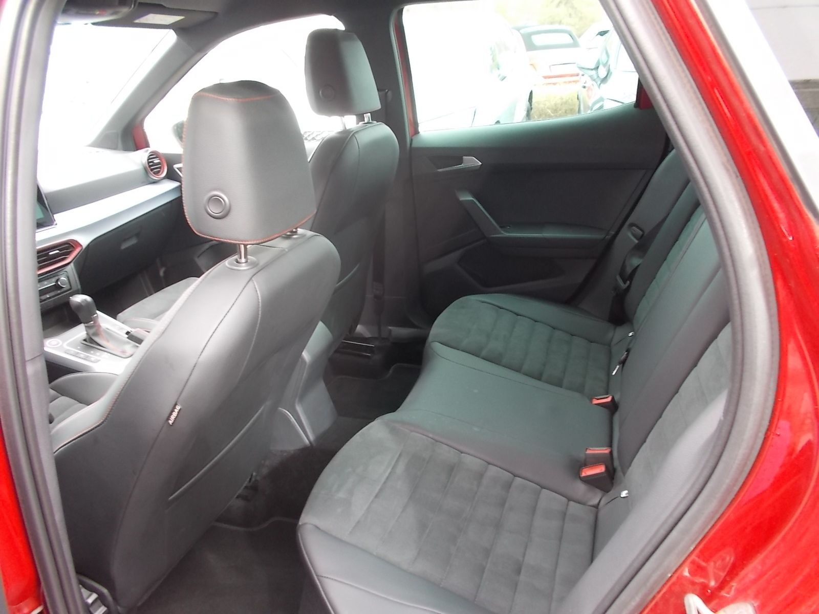 Fahrzeugabbildung SEAT Arona FR 1.0 TSI DSG + AC + wenig Kilometer
