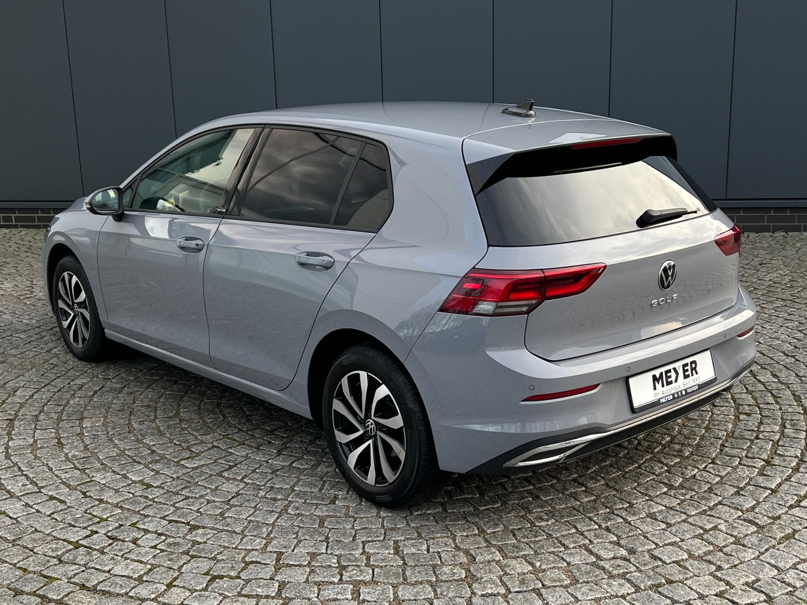 Fahrzeugabbildung Volkswagen Golf VIII "ACTIVE" 2.0 TDI *Navi, Climatronic, S