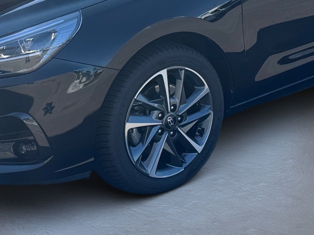 Fahrzeugabbildung Hyundai i30 ADVANTAGE LED*2Z-KLI*NAVI*WINTER*CARPL*KEYL*